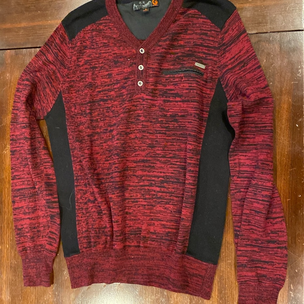 Nice V sweater by Guess BLACK / RED
size small